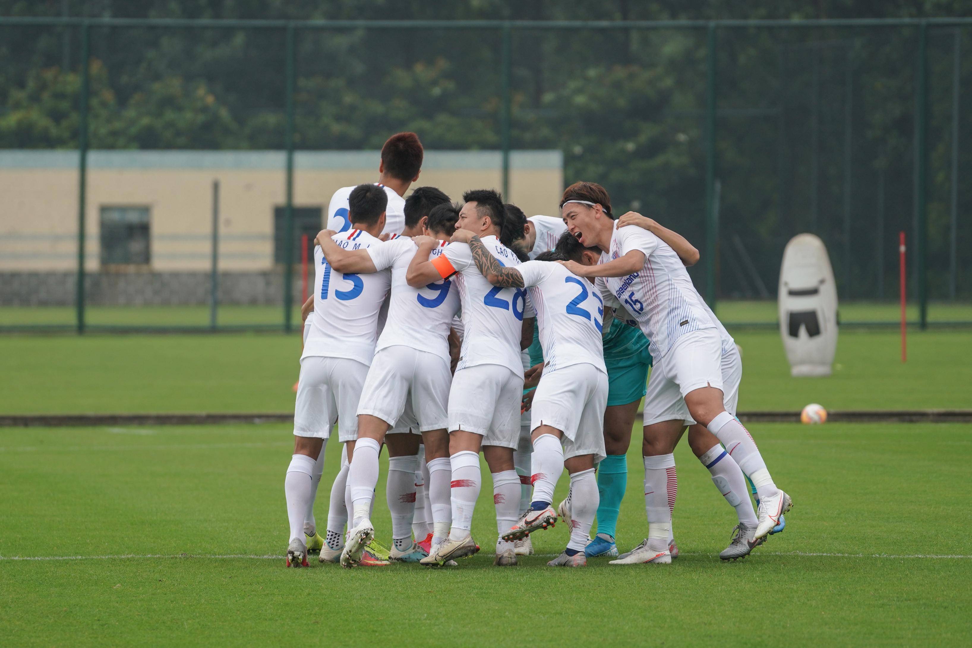 BB贝博体彩平台登录入口-武汉三镇训练开放日；冲刺阶段完成体检引欢呼；中超在即；年轻球员得到机会的简单介绍-BB贝博体彩平台登录入口